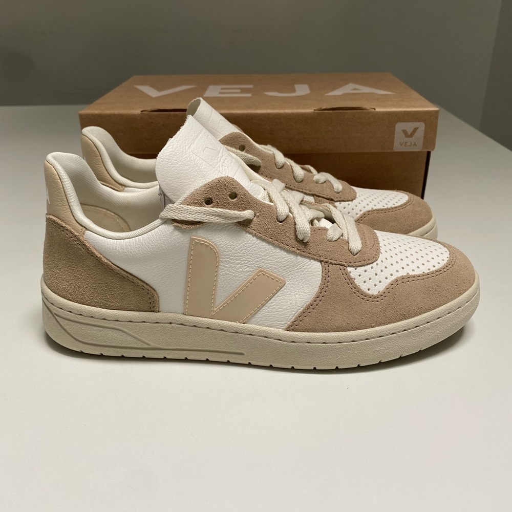 Veja V-10 Leather Sneaker Extra White/Sable/Sahara sz 40EU/9US New in Box - Picture 3 of 8